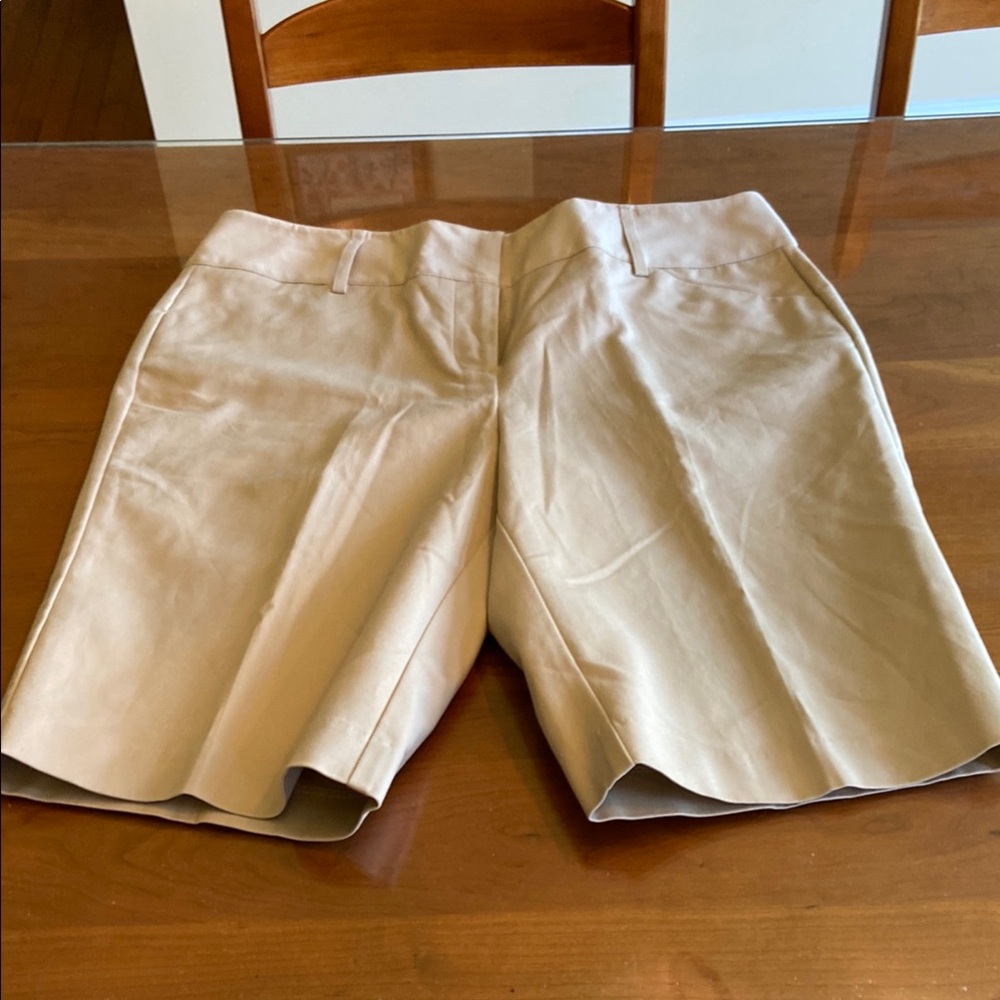 Women's Cream Tailored Cotton-Blend Shorts. NWOT.